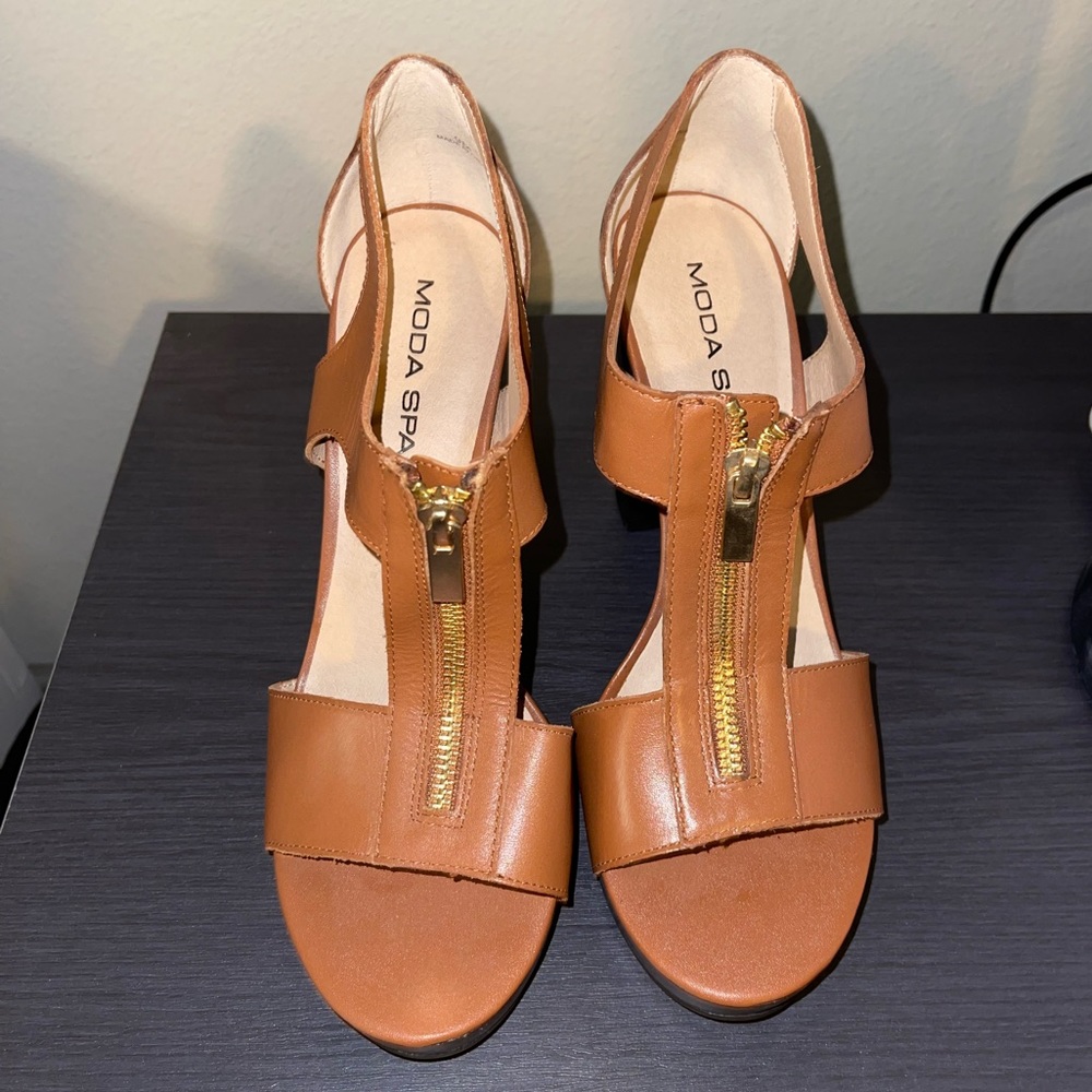 Moda Spana Front Zip Heels size 9